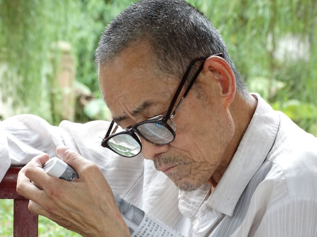 淘汰老花鏡，換戴多焦鏡，近視老花只需一副