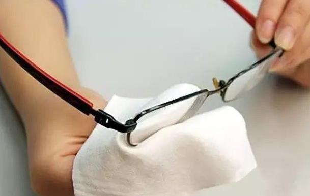 老花鏡防輻射眼鏡的作用、保養(yǎng)，你真的都懂嗎？