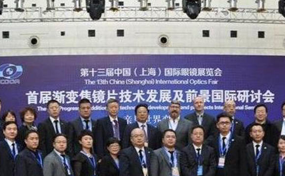 老花鏡技術(shù)革命，漸進(jìn)多焦鏡才是最佳解決方案