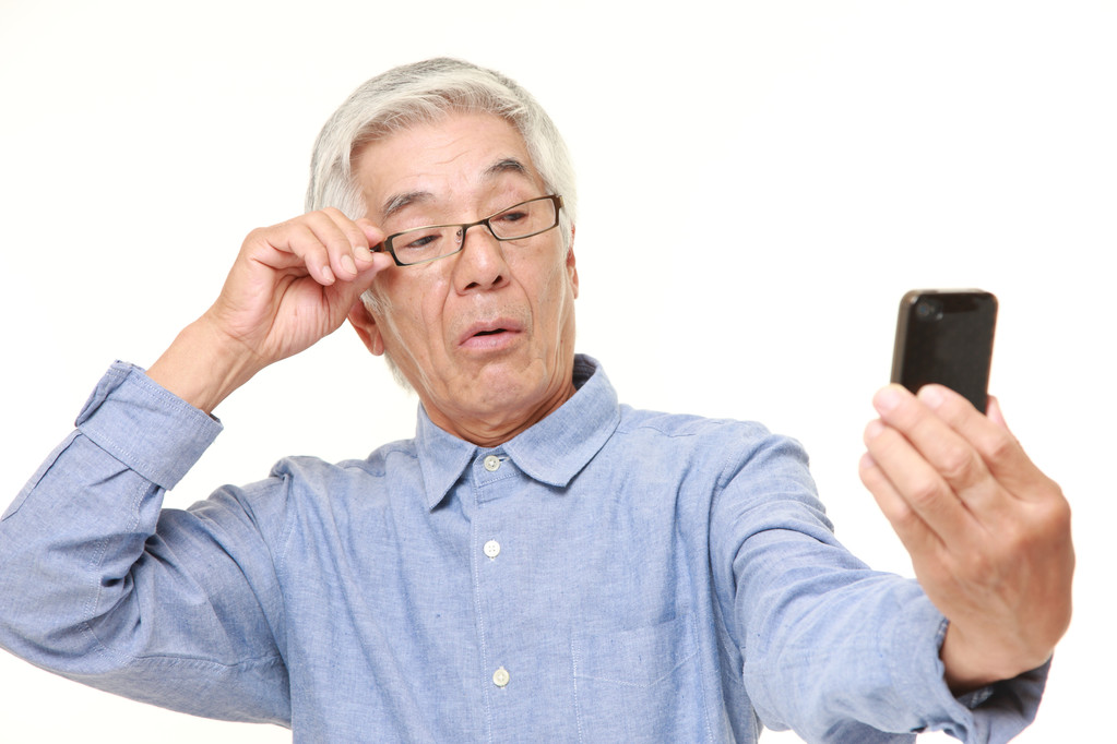 老花的發(fā)生除了與年齡有關(guān)，你還能想到什么？